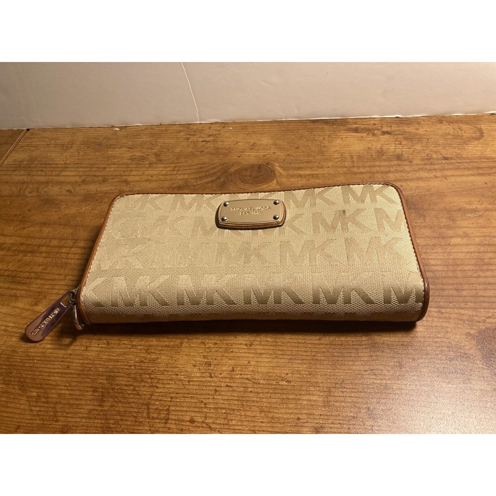 Michael Kors Wristlet Wallet